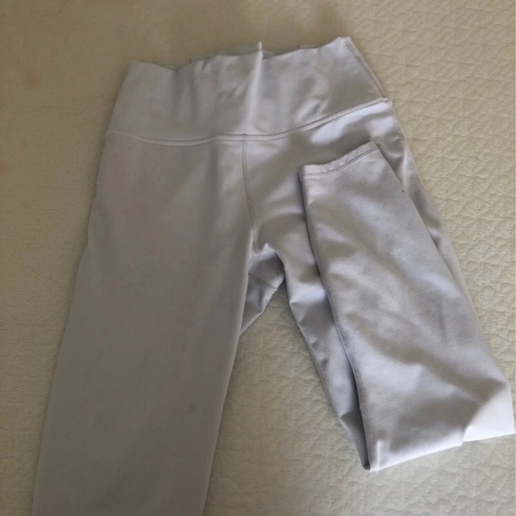 White fabletics power hold leggings in a small - Picture 2 of 4